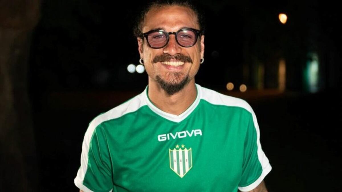 Daniel Osvaldo blanqueó su nueva relación con una misteriosa rubia que aparece en su casa junto a Momo