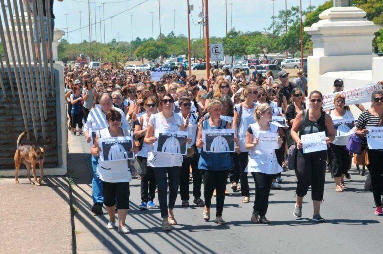 Marcha de docentes autoconvocados para pedir justicia por Vanesa  Castillo.