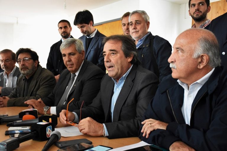 Haquim, Bernis y Fiad, junto a demás dirigentes de los partidos que ratificaron su pertenencia al frente Cambia Jujuy.