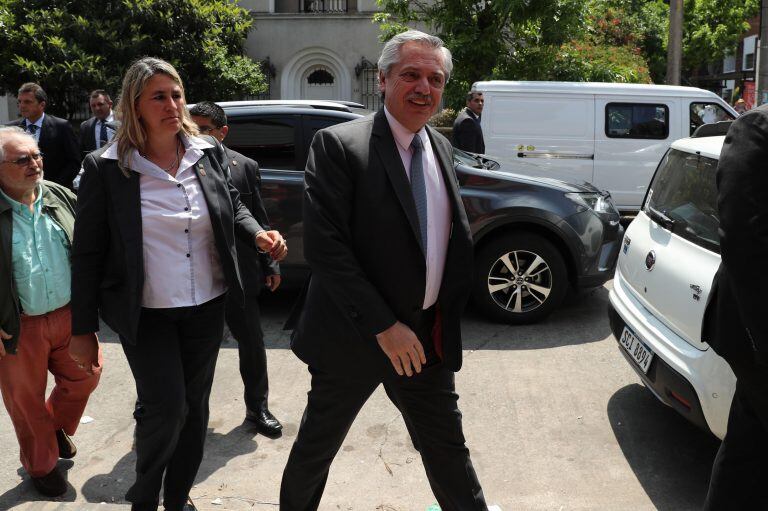 Alberto Fernández se reunió con el candidato a presidente de Uruguay por el Frente Amplio, Daniel Martínez en Montevideo (Uruguay). EFE/ Raúl Martínez