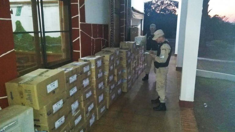 Prefectura Naval Argentina secuestró mercadería ilegal por más de 8 millones de pesos.