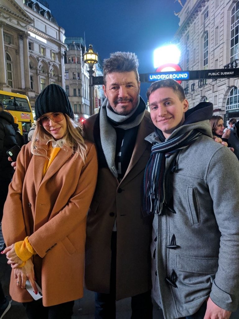 Agustín Kafka junto a Guillermina Valdez y MArcelo Tinelli.