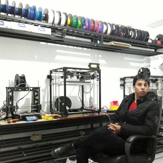 Emanuel Inca creador de impresoras 3D