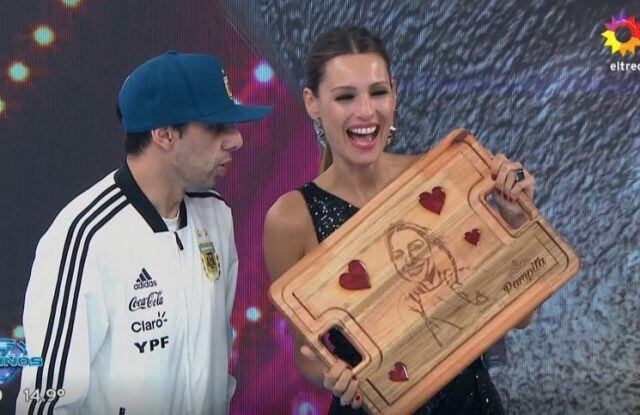 Pampita y su fan, Patita. (Foto:ElTrece)