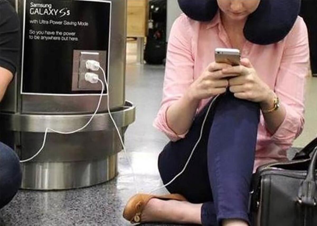 Los trucos para cargar el celular en medio del masivo corte de luz