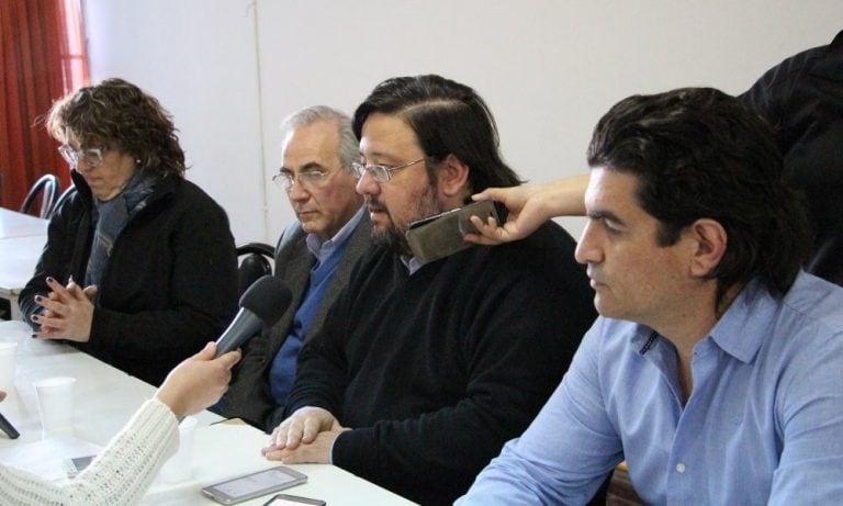 El rector de la UNSL en conferencia de prensa. Foto: prensa UNSL.