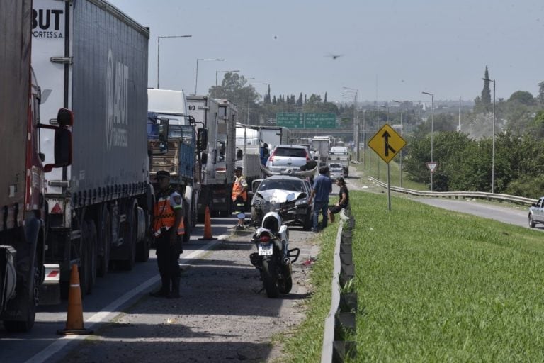 Un choque múltiple en la Circunvalación generó enormes problemas en el tránsito.