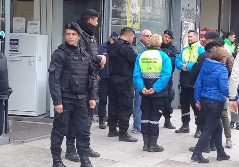 La Plata amaneció con un fuerte operativo en el centro de la ciudad (web).