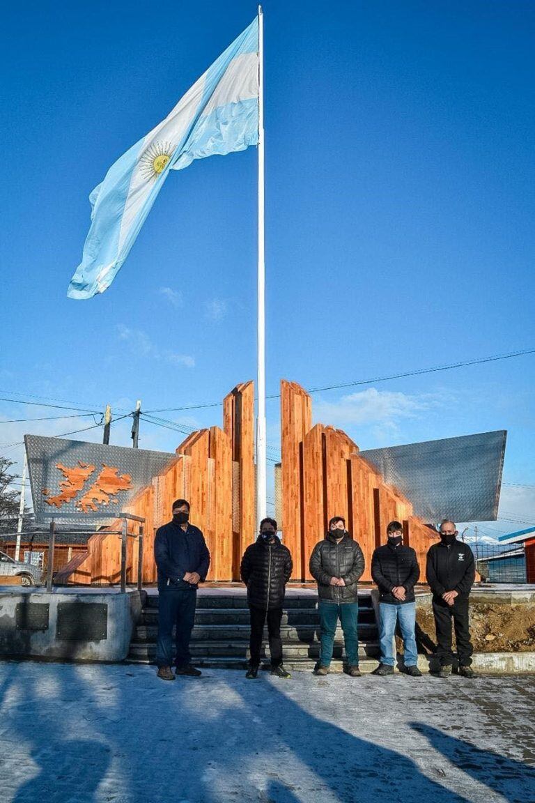 El monumento se está realizando desde el Municipio con materiales autóctonos de la ciudad.