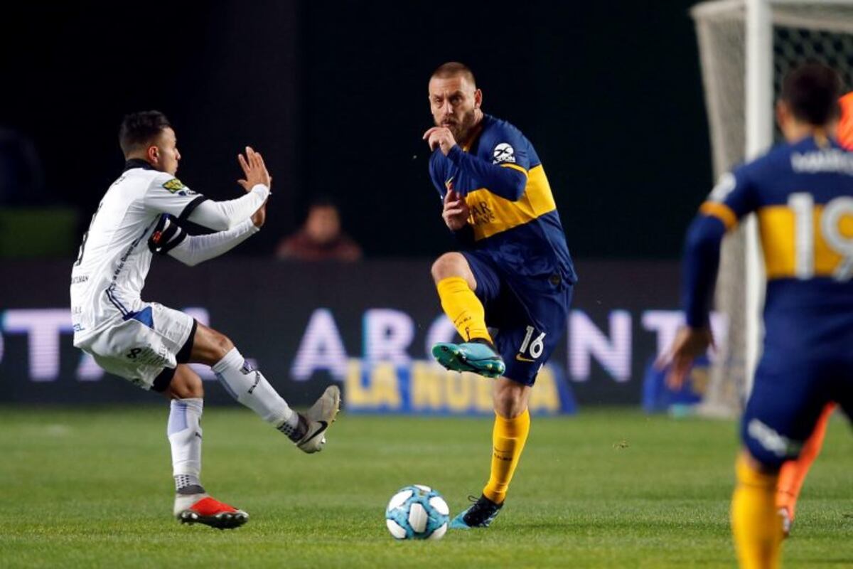 Copa Argentina: Daniele De Rossi anotó un gol en su debut pero Almagro eliminó a Boca en los penales