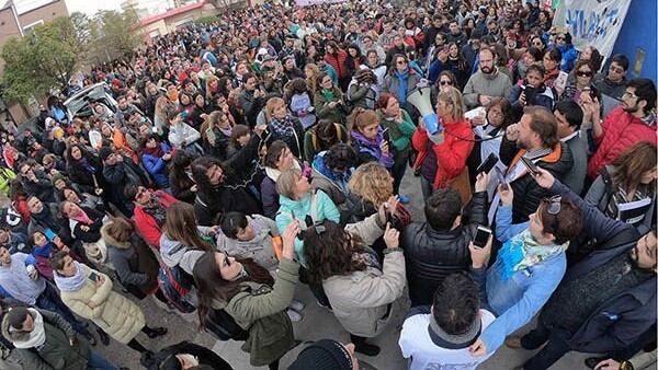 Docentes decidieron continuar con las medidas y hoy se movilizan.