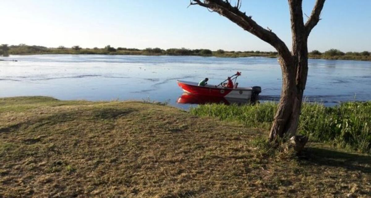 Intensa búsqueda de un camionero que cayó a un arroyo con 16 metros de profundidad
