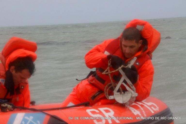 Muestras de agua en distintos sectores de la costa marítima