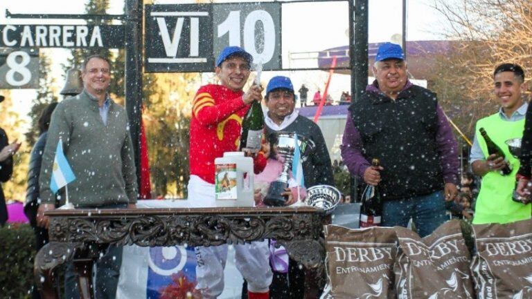 Cristian López, el jockey, ganó tras haber recorrido el trazado de 2.200 metros en 2'17"1/5.