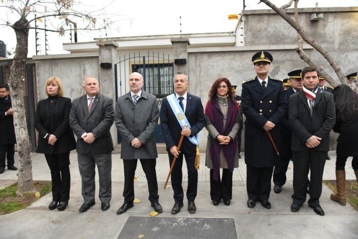 El inicio de las celebraciones fueron en la puerta de la casa del gobernador. (Prensa de Gobierno)