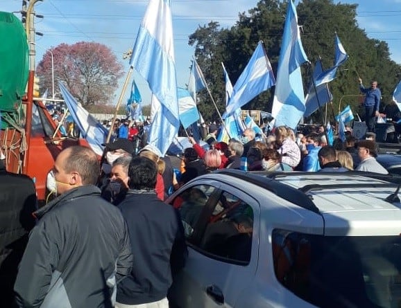 En Avellaneda los vecinos salieron una vez más a la calle a protestar en contra de la intervención de Vicentin. (Twitter)