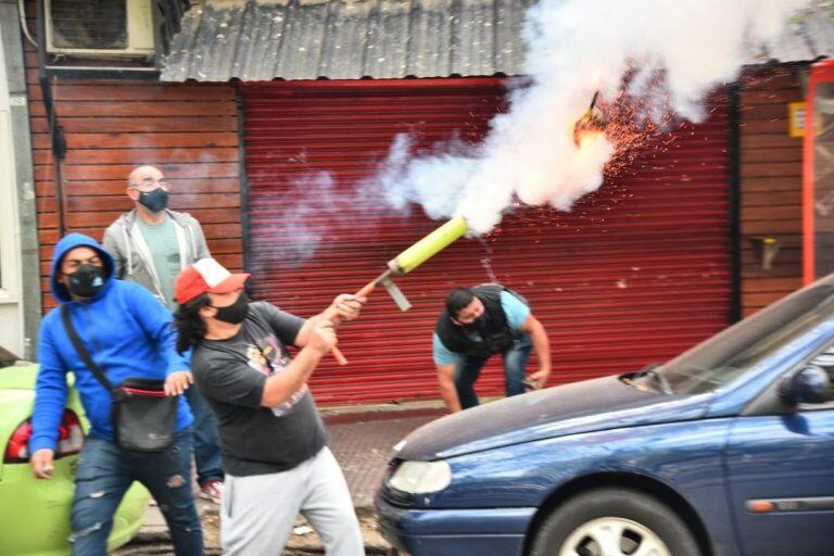 Al menos seis policías terminaron heridos y siete manifestantes detenidos. (Foto: Pedro Castillo)