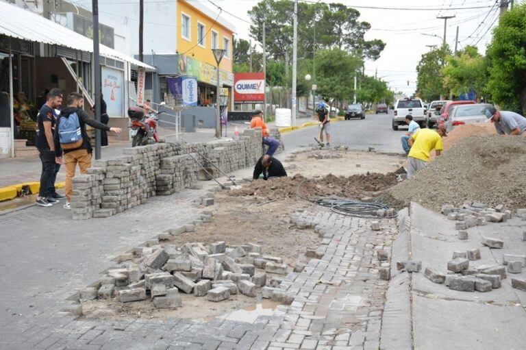 Cambios de cañería y adoquines en la calle San Martín