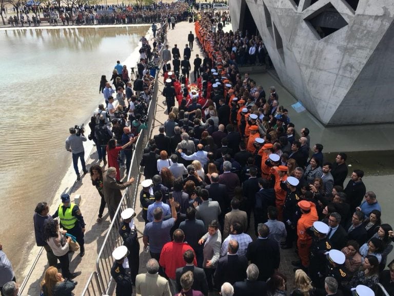 De la Sota y la despedida desde el Centro Cívico hacia el Cementerio San Jerónimo.