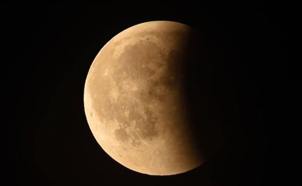 Abrieron las puertas del Observatorio para ver el eclipse lunar