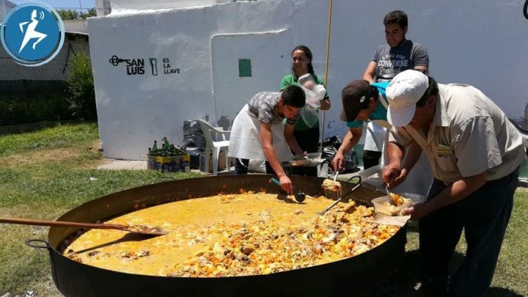 Fiesta del Pollo al Disco con Pan Casero.