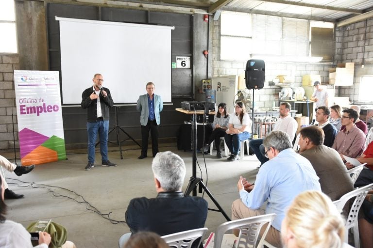 Marcos Corach, Jefe de Gabinete y Andrés Ferrero, Presidente del CCIRR, encabezaron el acto (Prensa Municipalidad de Rafaela)