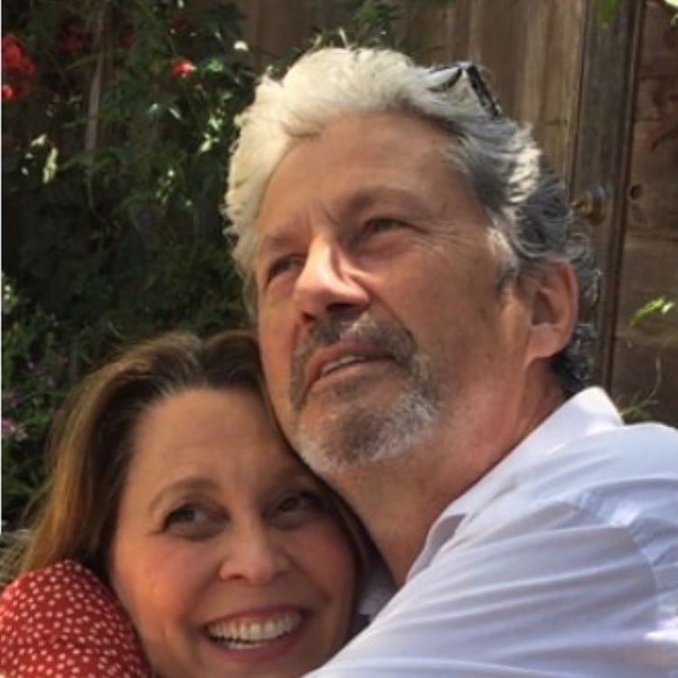 Charles Shaughnessy y su esposa.