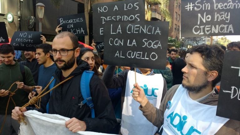 Los becarios del Conicet se manifestaron en Córdoba contra los recortes y el atraso salarial.