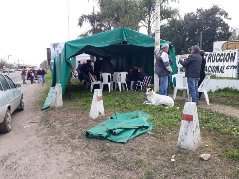 Trabajadores iniciaron una medida de fuerza por tiempo indeterminado.