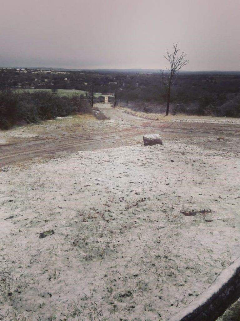 El norte cordobés en San Pedro y Tulumba se vio sorprendido por una intensa nevada este jueves.