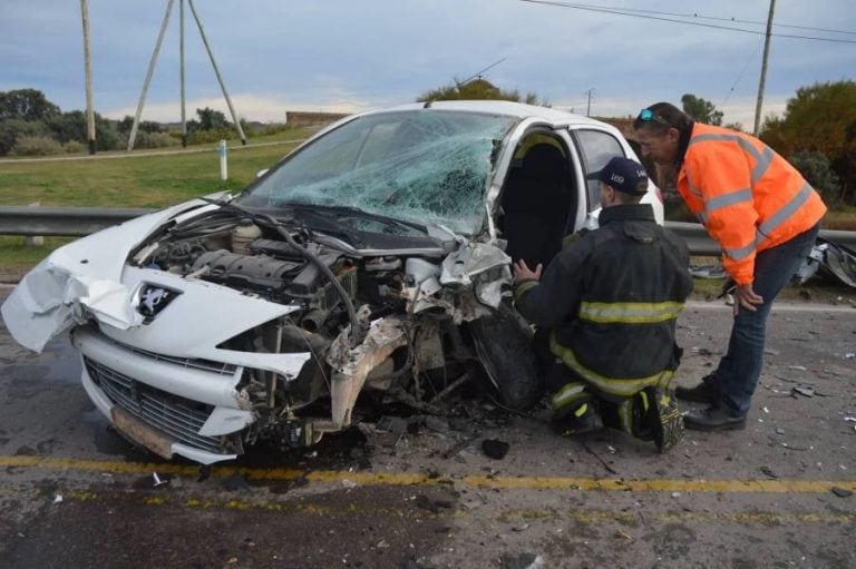 Fuerte choque frontal en el acceso a Cerri