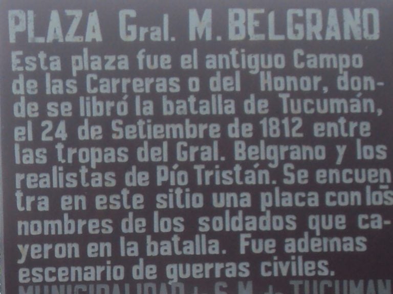 Placas de la plaza.