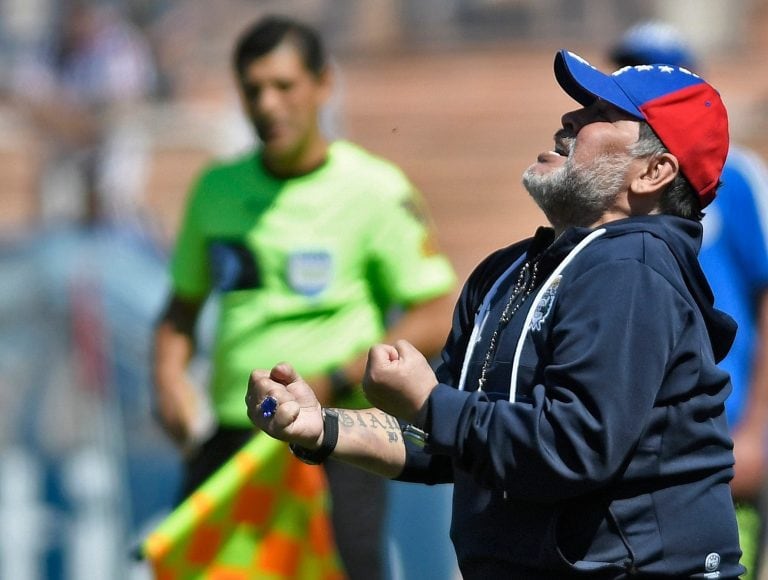 Maradona celebró su primer triunfo con Gimnasia.