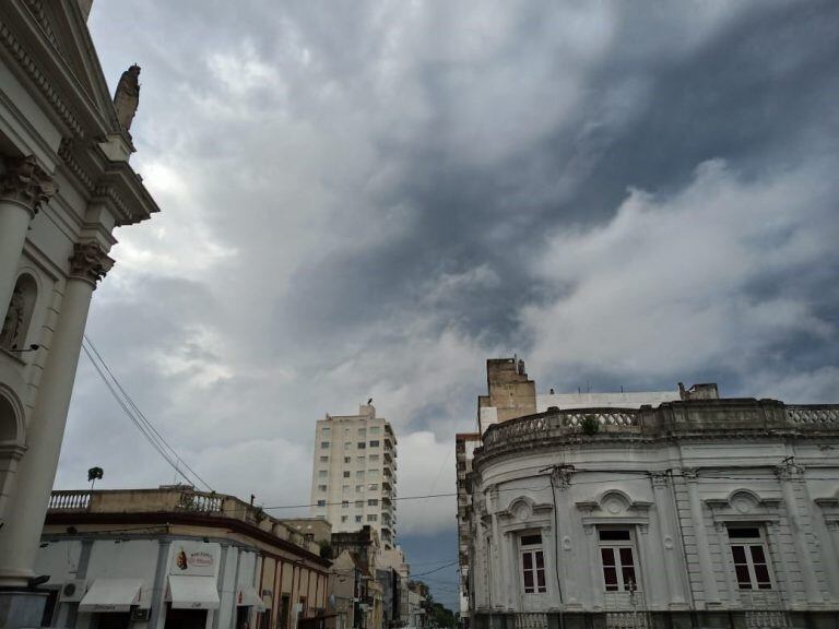 Cielo cubierto y con pocas probabilidades de lluvias.