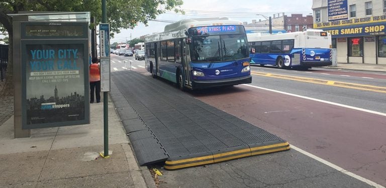 Plataformas de ascenso y descenso del transporte urbano, la propuesta de Juan Negri.