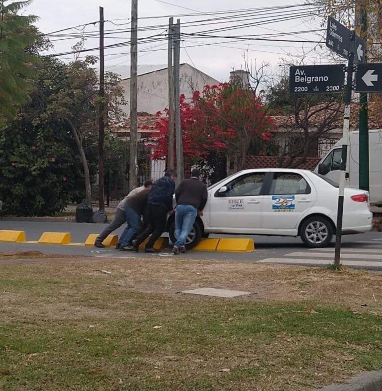 Accidentes en las nuevas bicisendas de Salta. (Twitter)