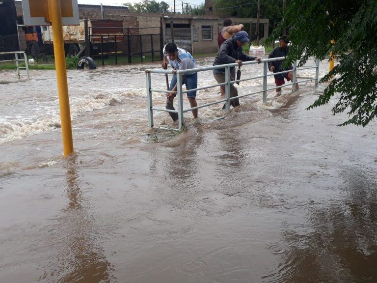 El agua no dio tregua en Pergamino. Varias zonas anegadas.