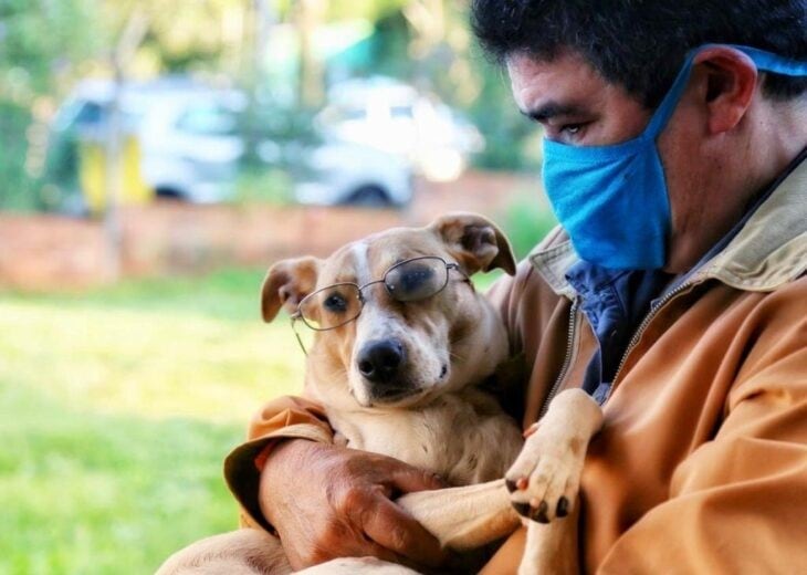 Desde la Unidad Móvil de Zoonosis ayuda con la tenencia resposable de una mascota.