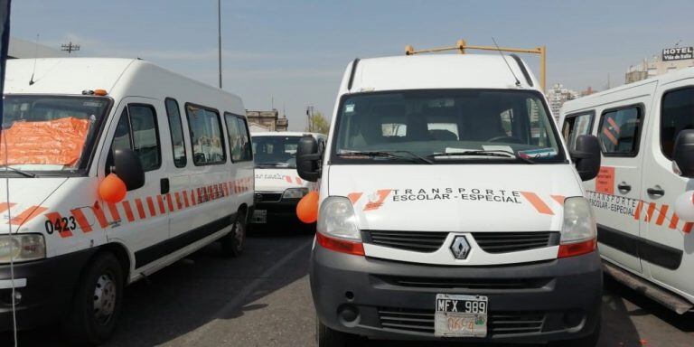 Transportistas escolares protestan en Córdoba