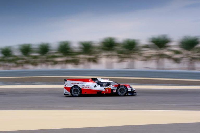 El Toyota TS050 Hybrid piloteado por el argentino y cordobés José María Pechito López, en el circuito de Sakhir, sede de las 8 Horas de Bahrein, cuarta fecha del Mundial de Resistencia (WEC) 2019-2020.