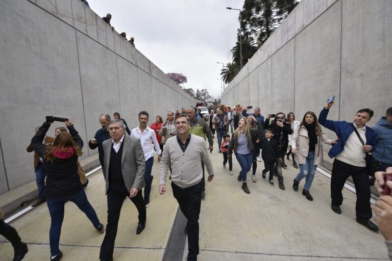 Ramón Mestre en la inauguración del Nudo Vial de Plaza España en medio de las protestas de taxistas y remiseros por la llegada de Uber.