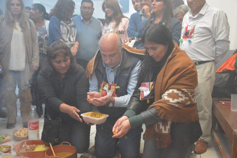 Ceremonia de tributo a la Pachamama, en el Comité Provincia de la UCR.