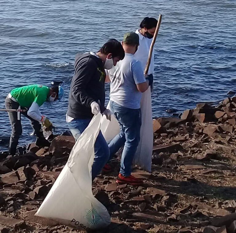 Juntaron basura en la Costa del río Paraná frente a Posadas.