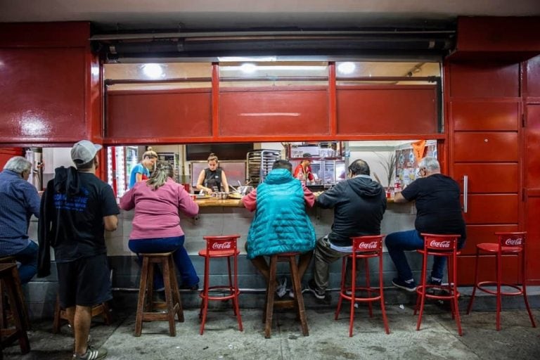 Su local se encuentra ubicado en el pabellón 3 del Mercado Central de Buenos Aires.(Instagram/@laschicasdela3)