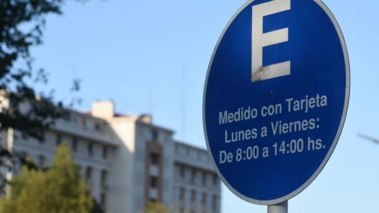 Estacionamiento medido.