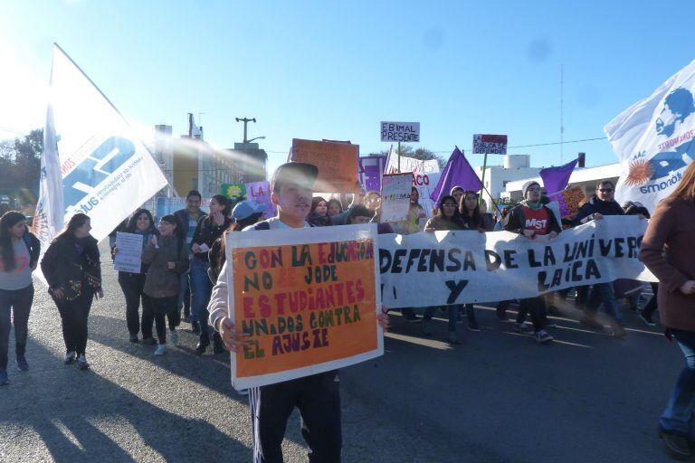 Marcha de unpa en Caleta Olivia