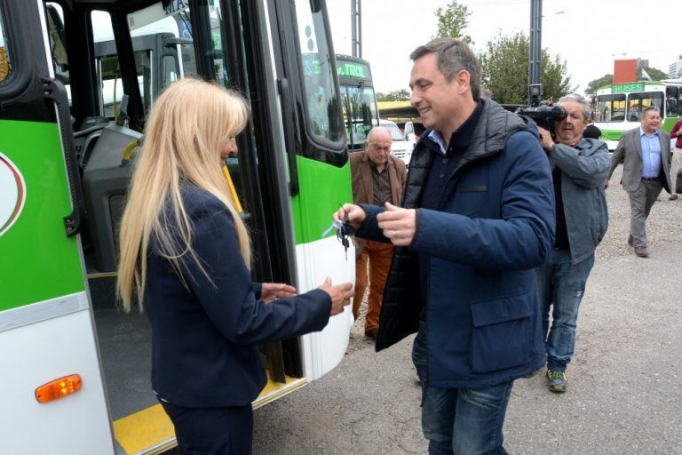 Los trolebuses fueron entregados a Tamse por el intendente Ramón Mestre.