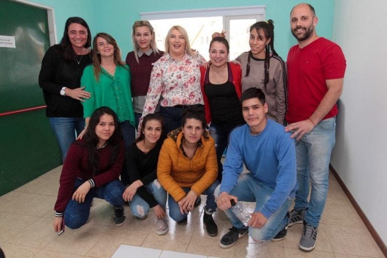 El equipo de fútbol femenino "9 de julio" se reunió con la Rosana Bertone