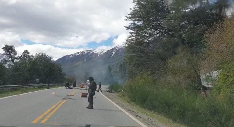 Incidentes luego del desalojo de la toma en el campo de El Foyel (Bariloche2000)