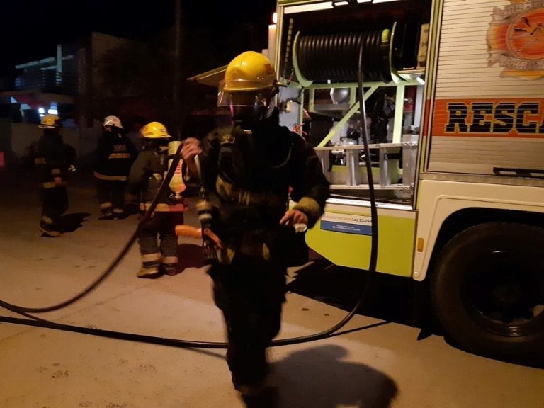 Incendio de auto en Calle Alem Arroyito Bomberos